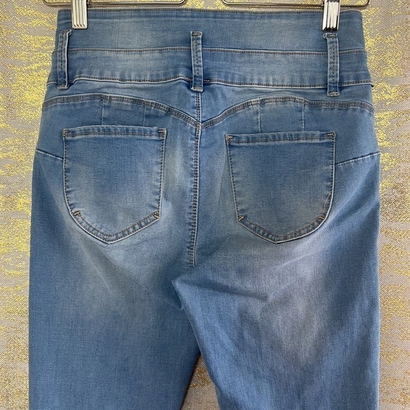 Ibiza ULTRA HIGH WAIST BETTER BOOTY" Light Wash Jeans Size 5 - Picture 11 of 16